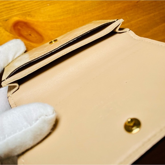 EUC Louis Vuitton Cream Envelope Carte de Visite Monogram Vernis Wallet - Picture 12 of 15